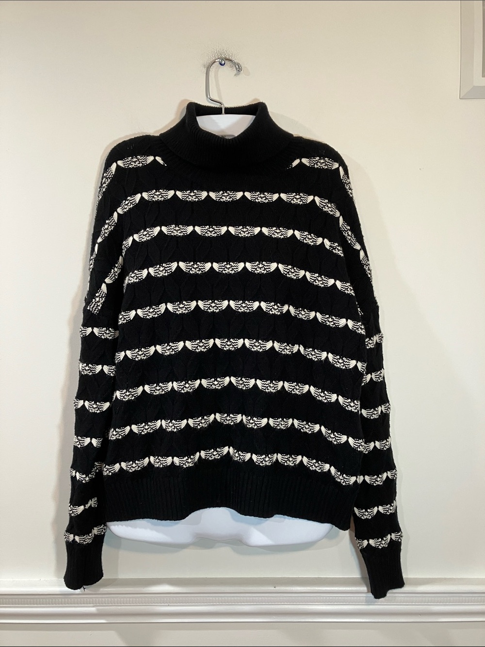 Joie black white turtleneck sweater L
